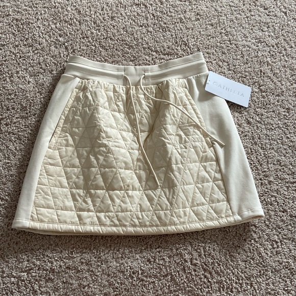 Athleta padded mini skirt. Size 2 - Picture 2 of 15